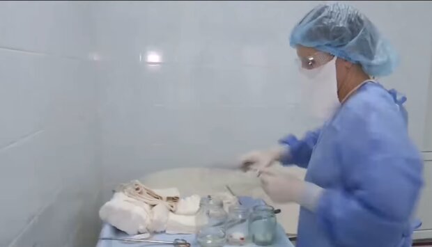 Лікарі, скріншот із відео