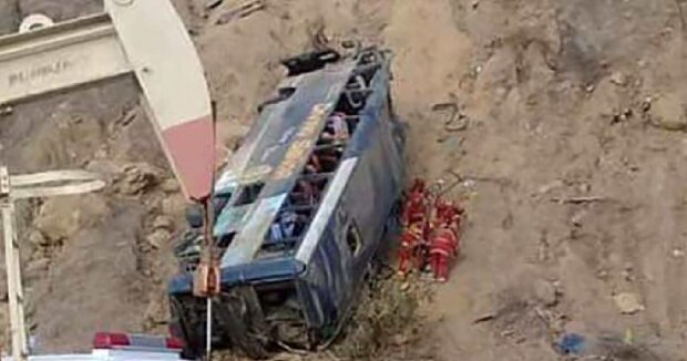 Автобус с фанатам Барселоны скатился в пропасть в Перу, есть погибшие