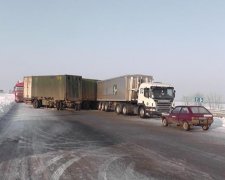 Величезний затор на трасі Київ-Одеса показали з повітря