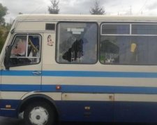 Двоє киян з битою напали на пасажирський автобус