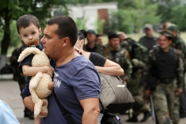 Україна на порозі війни: як заспокоїти та не травмувати дитину, поради психолога