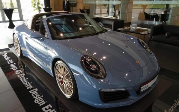 Porsche привез в Украину эксклюзивный спорткар 