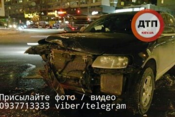 Дві іномарки розбилися в центрі Києва