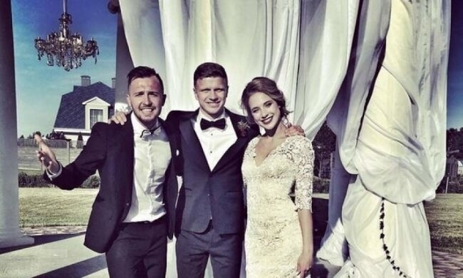 Женой динамовца стала красавица-акробатка 