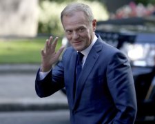 Військова прокуратура третину доби допитувала Туска у Варшаві