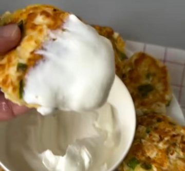 Ліниві пиріжки з яйцем та зеленою цибулею: фото скрін рецепту