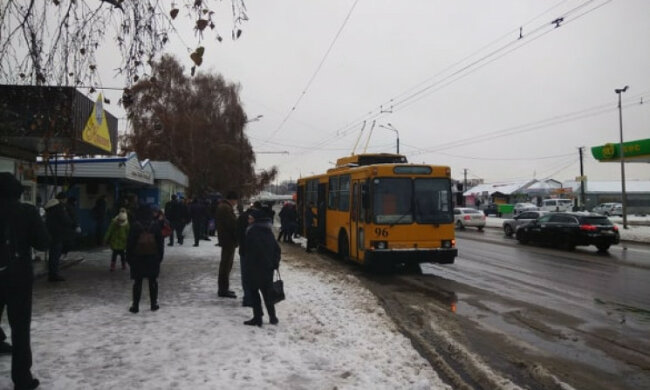 Хмельничан катають у "банках" зі снігом, хрустить під ногами: "Це п***ець повний!"