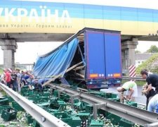 Грузовик с пивом превратил львовян в дикарей
