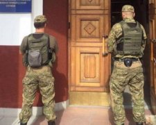 Как "бедные" украинцы вывозят наличку, суммы впечатляют