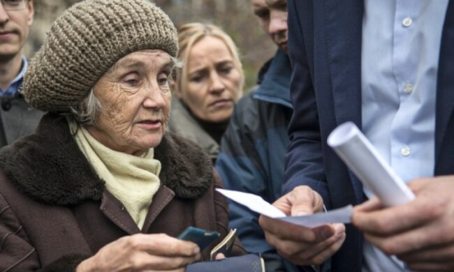 Стало відомо, хто отримує найбільші пенсії в Україні