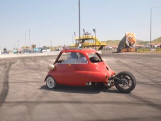 Триколісна BMW Isetta, скріншот: YouTube