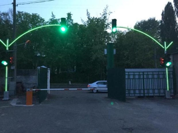 Эксперты развенчали эффективность киевского светофора-гирлянды 