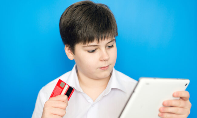 Банківська картка для дитини. Фото з відкритих джерел