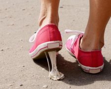 Старі жуйки перетворили на стильні кросівки