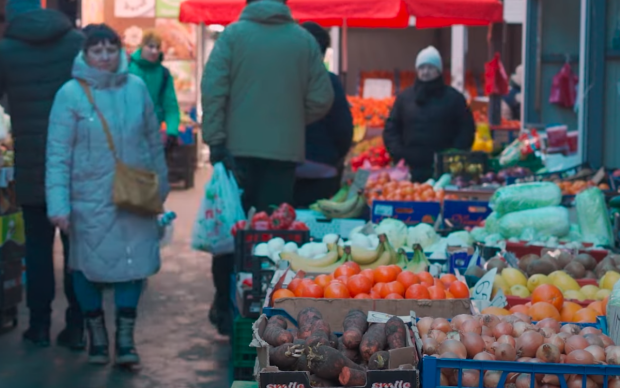 Продавцы переписали цены на репчатый лук, чеснок и морковь: что обойдется дешевле