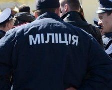 Старые милицейские машины выбросили на свалку в Харькове