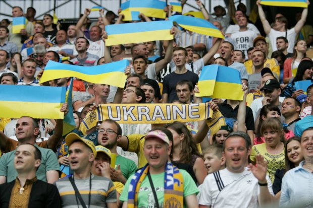 Наши повсюду: Гимн Украины поднял стадион Лиги Наций в Чехии