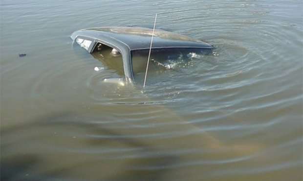 В Волынской области затонул автомобиль