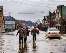 На Україну обрушилися потужні потоки води, стихія зносить все на своєму шляху, трупи гниють просто на полях