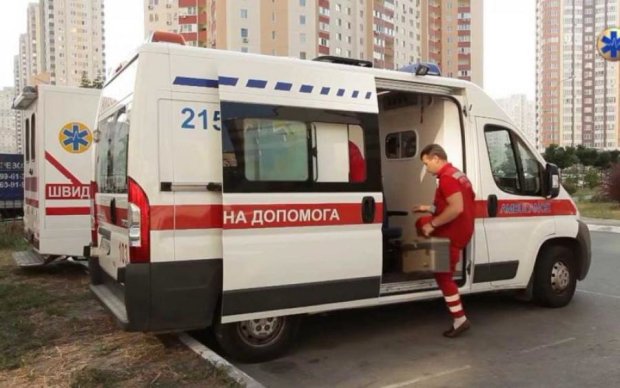Ужас в глазах киевлян и лужи крови: у метро произошла трагедия