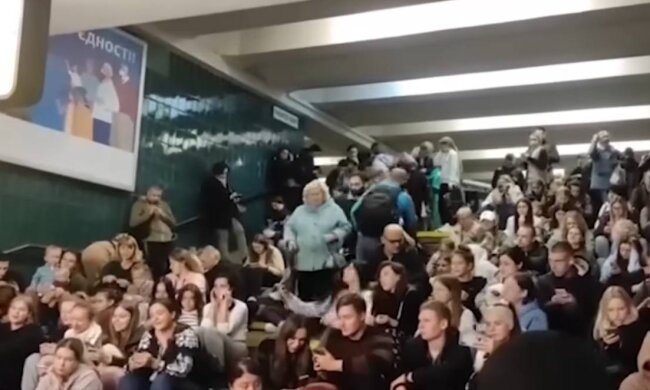 Метро під час тривоги, скріншот: YouTube