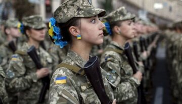 Дівчата-військові: фото Укрінформ