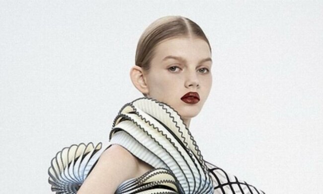 Модельєр надрукувала колекцію суконь на 3D-принтері