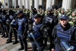 Дим, вогонь і бійки: центр Києва лихоманить на річницю Майдану