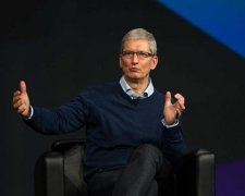 iPhone 8 заметили в штанах у Тима Кука