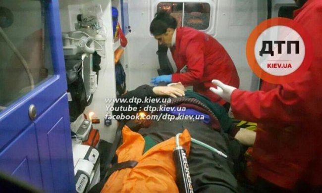 У Києві ZAZ Forza збив пішохода, який переходив дорогу в недозволеному місці (фото)