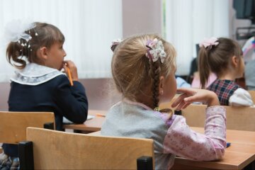 Сотни украинских школ закрылись: родители бьют тревогу, что будет с учениками
