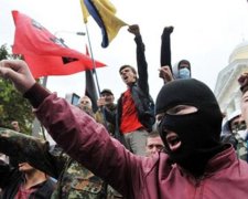 Началось! Националисты ринулись крушить друг друга: видео