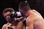 Филип Хргович и Мозес Итаума во время боя за титул IBF в Лондоне