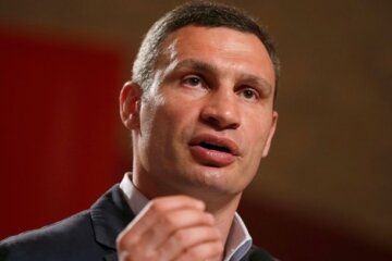 Кличко розповів, як часто він користується Конституцією