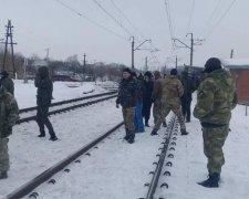 Депутат у компанії невідомих ображав копів в Бахмуті