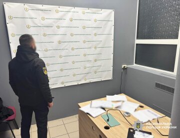 Поліція вилучила техніку в шахрайському колцентрі в Запоріжжі