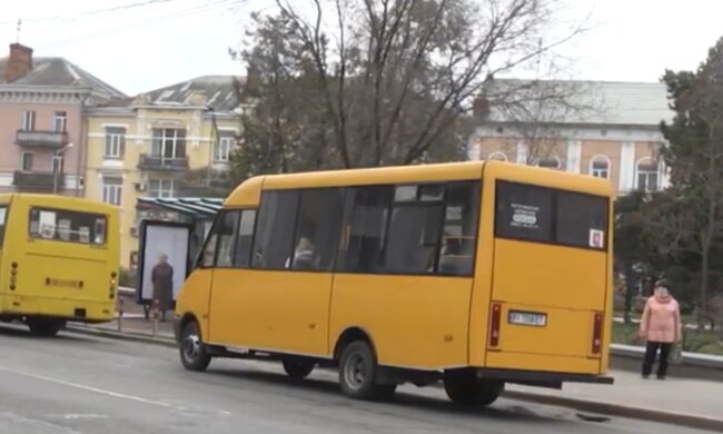Громадський транспорт, кадр з відео