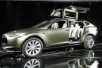 Tesla випустила сімейний кросовер (відео)