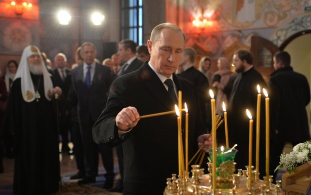 Путін взяв на богослужіння чоловіка з "ядерною валізою"