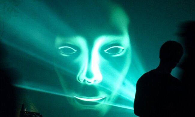 Кит-гігант виринув з підлоги в шкільному спортзалі - відео