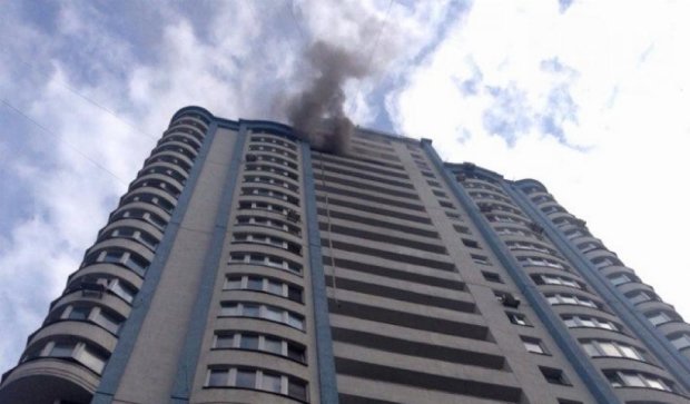 Из пылающей многоэтажки в Киеве спасли семь человек