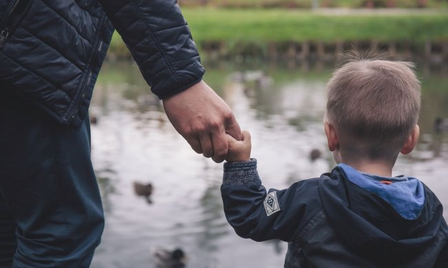 З 1 квітня багатодітним сім'ям почали давати щомісячну допомогу: як отримати гроші
