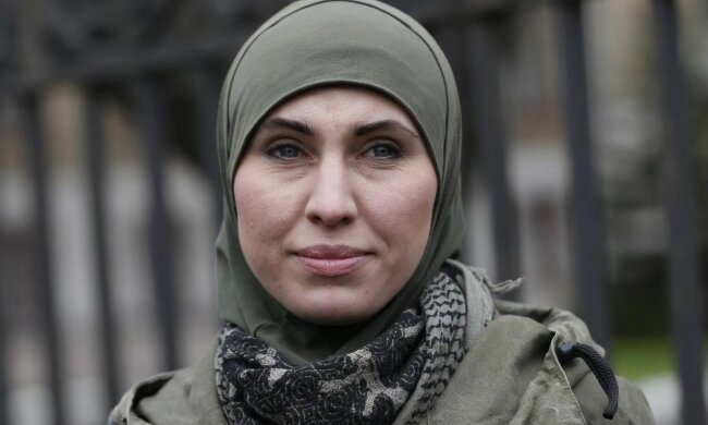 "Балаклава стала її хіджабом": мати вбитої активістки Євромайдану Аміни Окуєвої відверто розповіла про доньку
