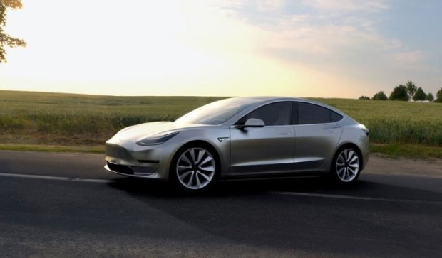 Tesla вкладе у випуск Model 3 мільярд доларів