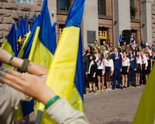 "Из города вытекала кровь": переселенка с Донбасса рассказала душераздирающую историю об украинском флаге