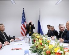 Розмову Тіллерсона із Лавровим перервали організатори