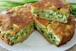 Быстрый рецепт заливного пирога с зелёным луком и яйцом
