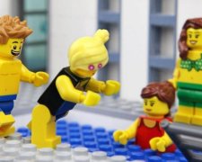 Дітей підсадять на Overwatch за допомогою Lego