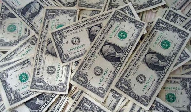 НБУ опустил доллар на межбанке