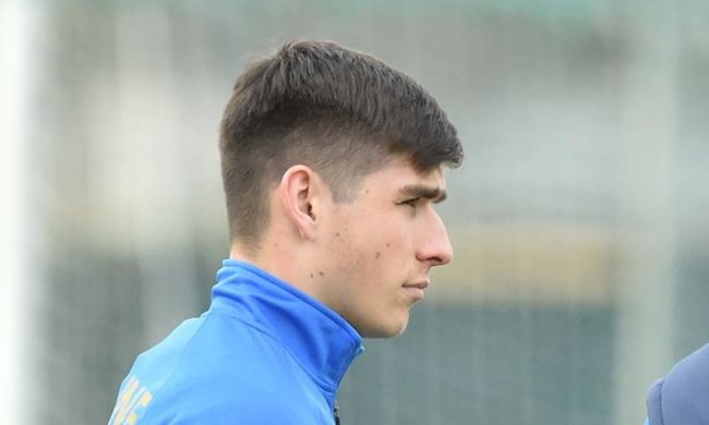 Хавбек сборной Украины пожаловался на состояние газона в матче с Финляндией